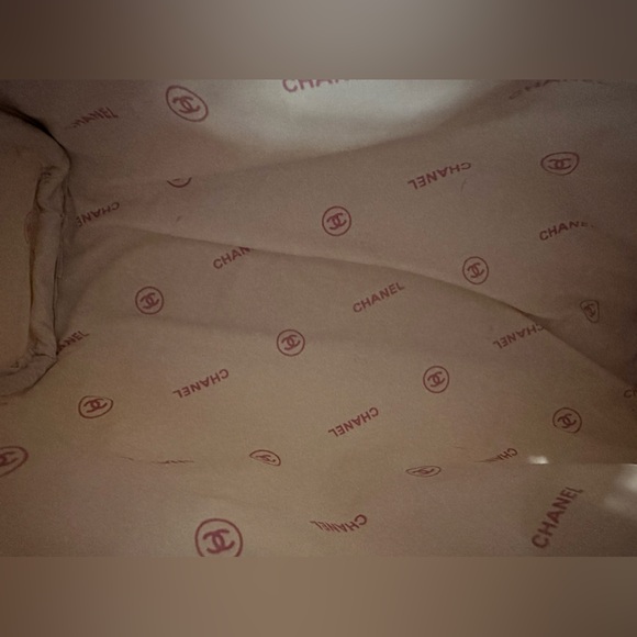 Chanel Makeup Bag! Y2K!! White🤍 and Pink🩷 - Picture 13 of 13